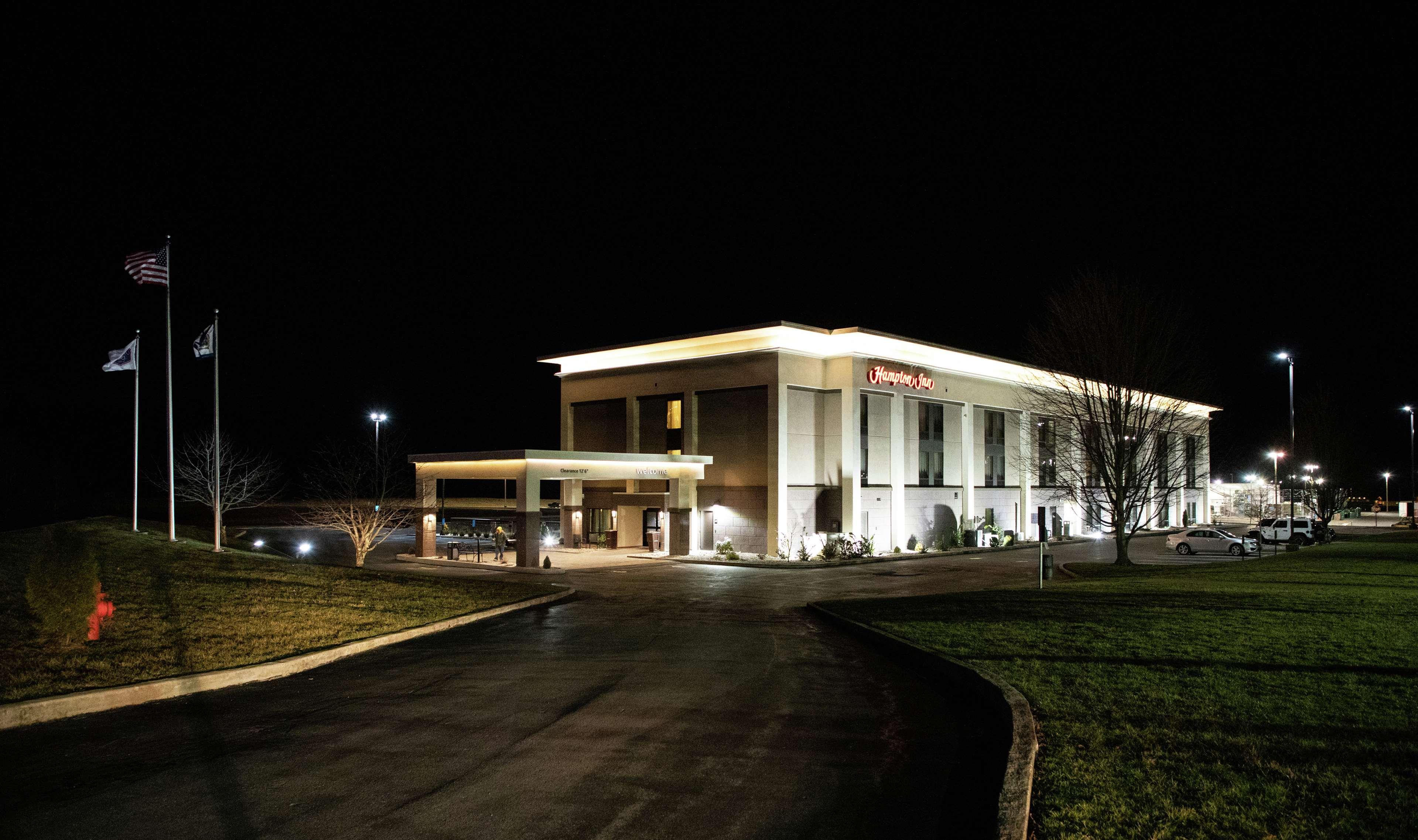 Hampton Inn Summersville Exterior photo